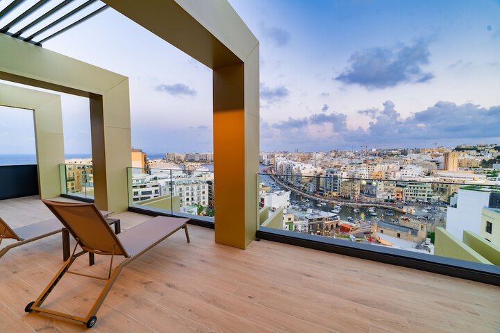 Sundeck 137 of 146