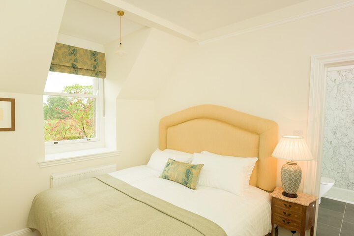 Room 92 of 373