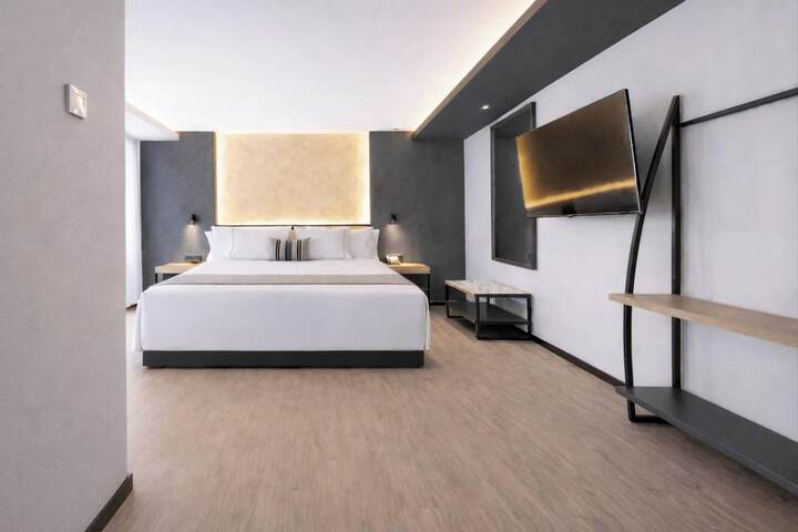 Room 38 of 176