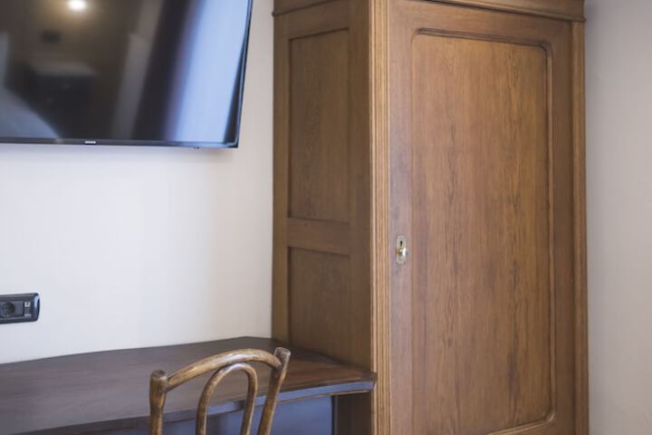 Room 55 of 214