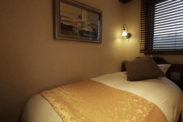Room 13 of 79