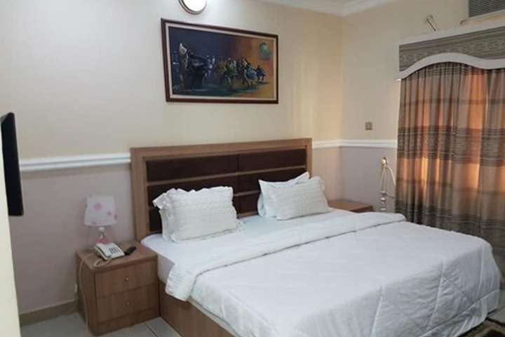 Room 8 of 19