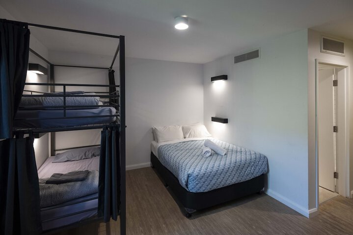 Room 4 of 63