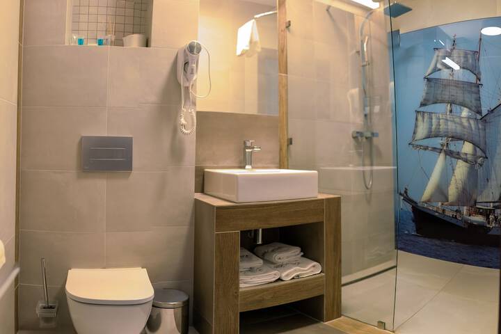 Room 35 of 53