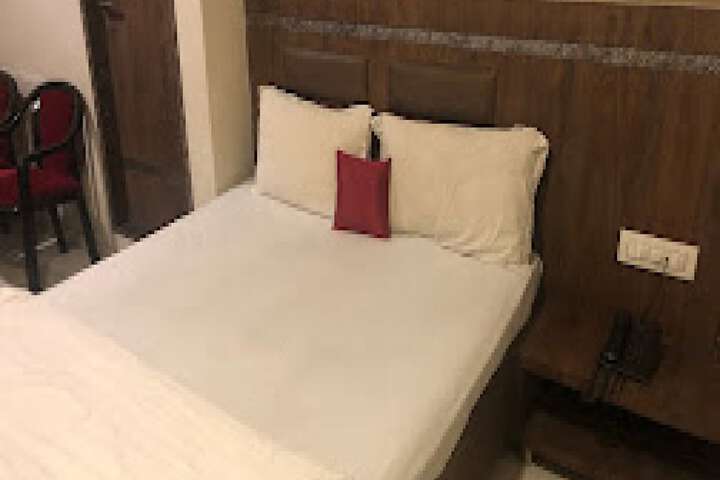 Room 5 of 7