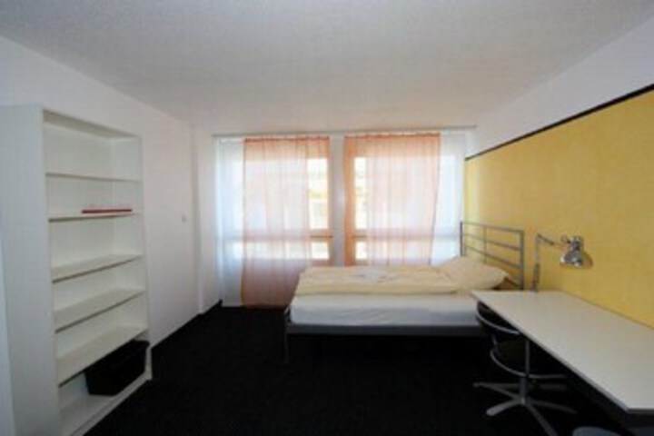 Room 13 of 26