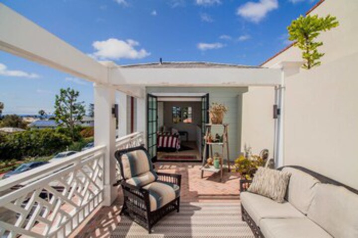 Photo of La Jolla Luxury New 1 Br+loft Apt Near Beach!