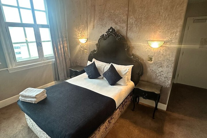 Room 40 of 171