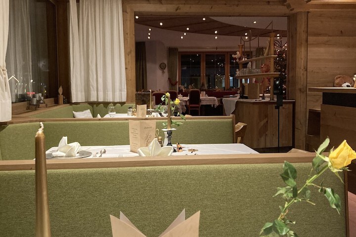 Dining 21 of 32