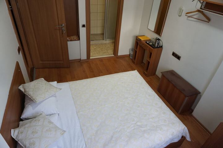 Room 6 of 49