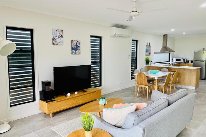Airlie Beach Delight Hop skip jump to everything