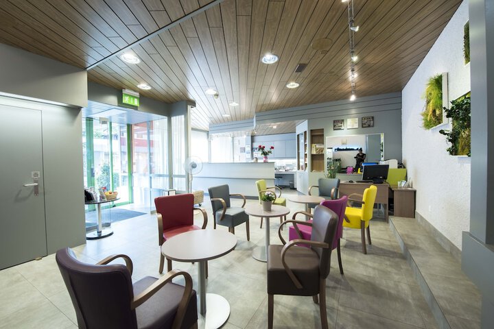 Lobby lounge