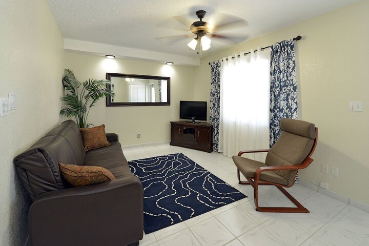 Suite 1 Bedroom 2 Beds (7 of 9)