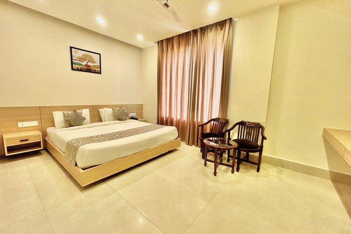 Room 3 of 44