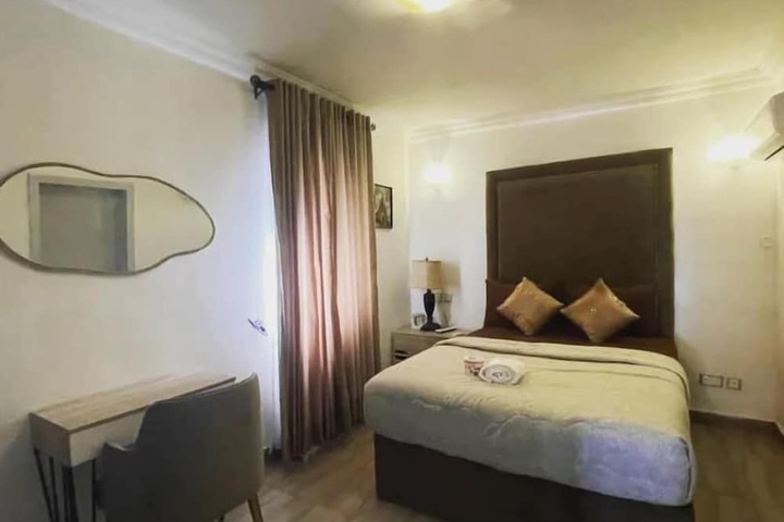 Room 12 of 34