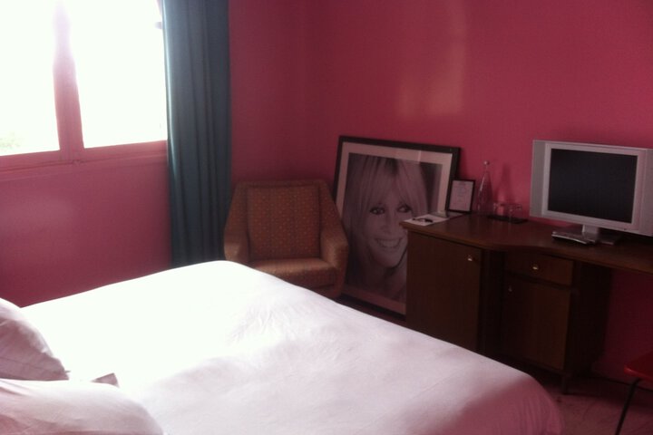 Room 12 of 37