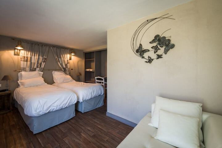Room 3 of 56