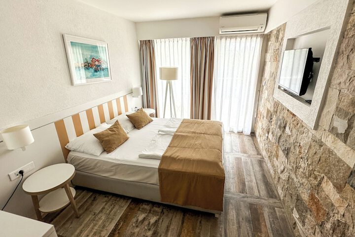 Room 8 of 23
