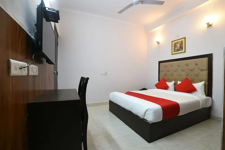 Room 2 of 18