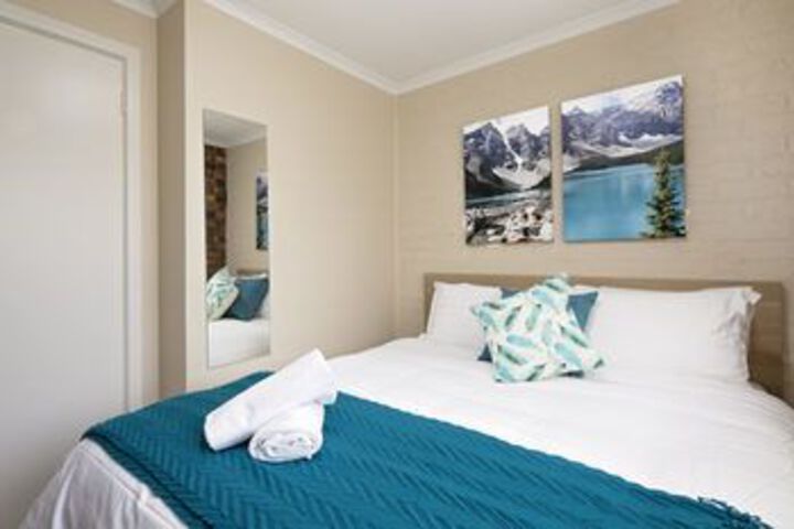 Room 9 of 11