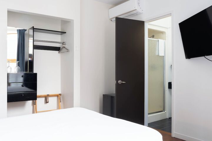 Room 17 of 47