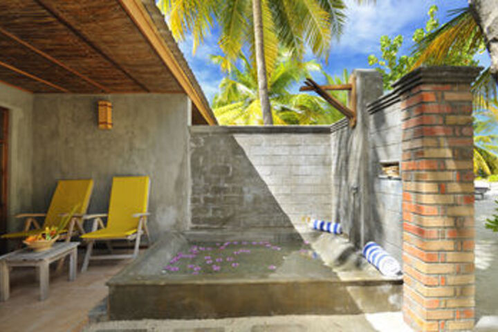 Deep Soaking Bathtub