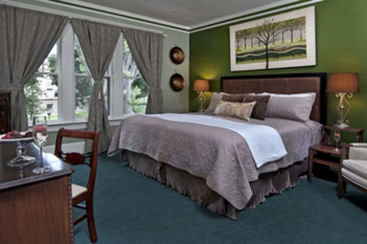 Room 33 of 62