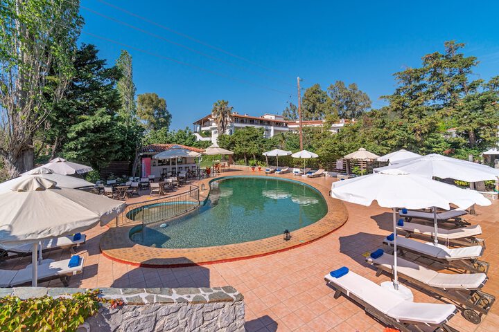 Pool 40 of 105