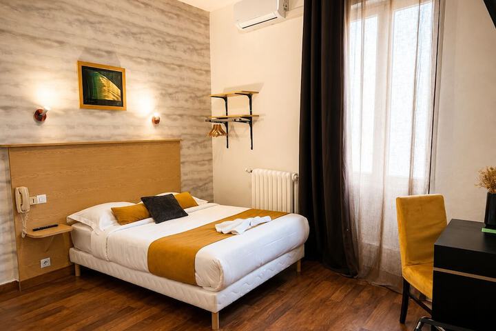 Room 7 of 28