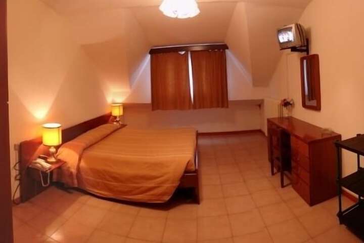 Room 9 of 29
