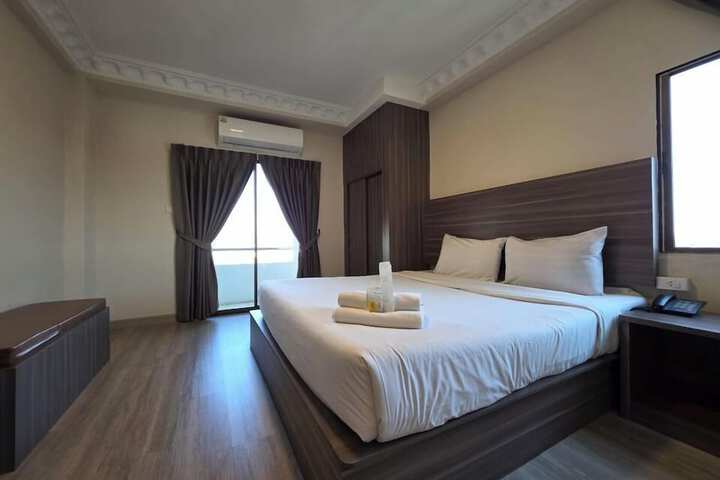 Room 33 of 79