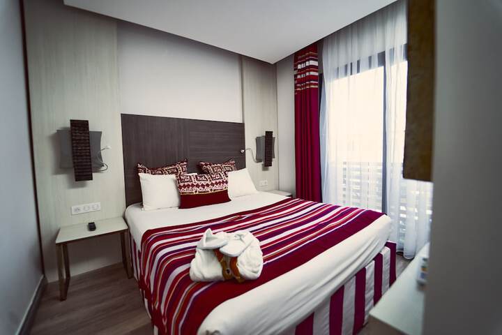 Room 25 of 100
