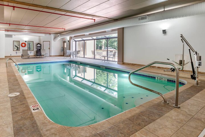 Hotel Pool