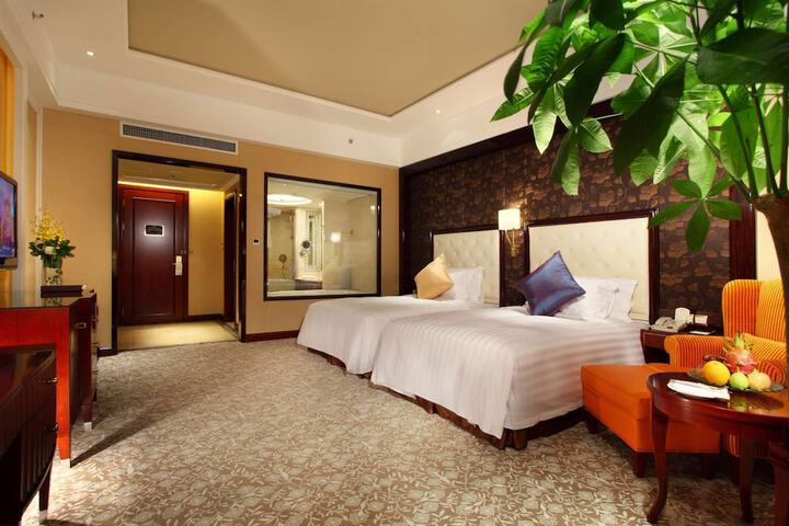 Room 10 of 28