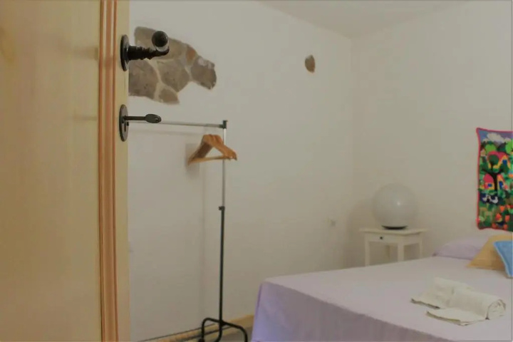 Room 6 of 13