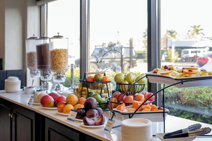 Breakfast/Coffee Service 111 of 125