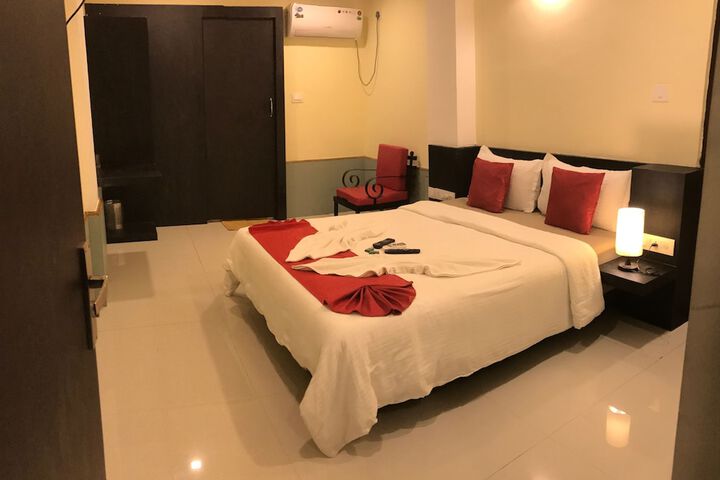 Room 9 of 16