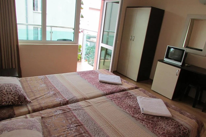 Room 5 of 7