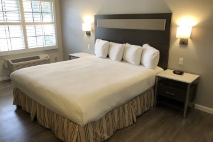 Room 4 of 48