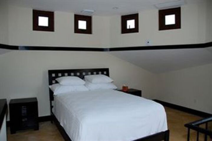 Room 10 of 19