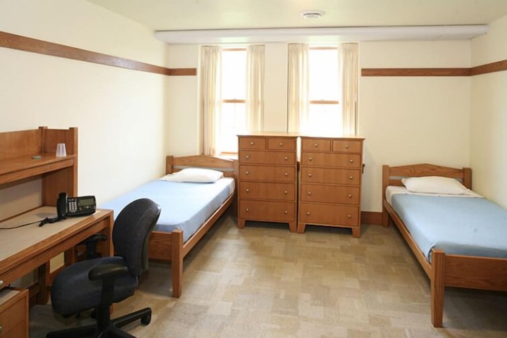 Room 7 of 12