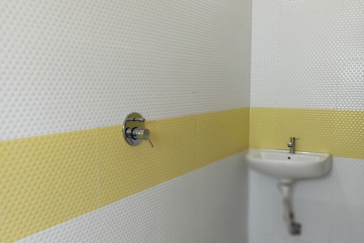 Room 10 of 16