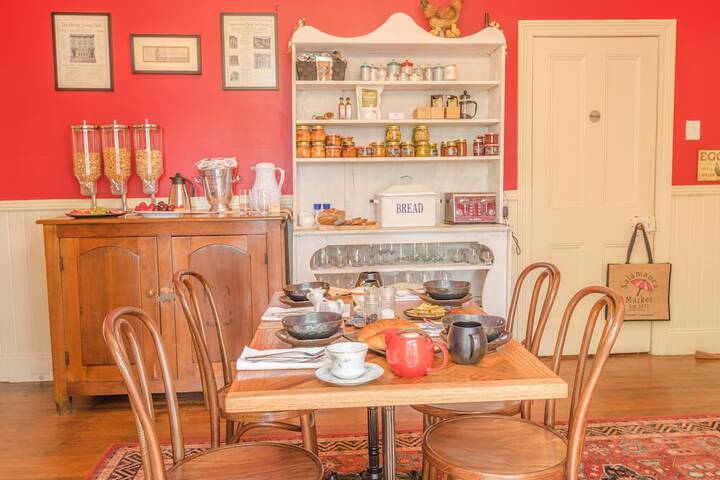 Breakfast/Coffee Service 26 of 38