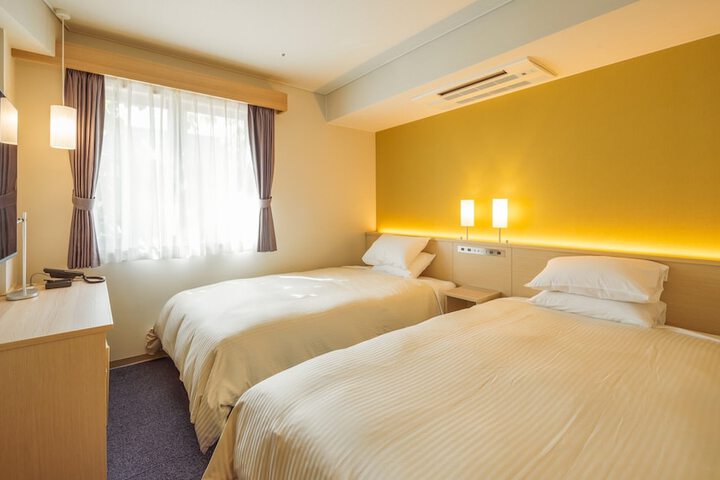 Room 32 of 73