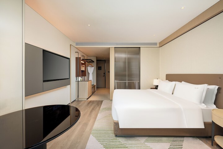 Room 30 of 83