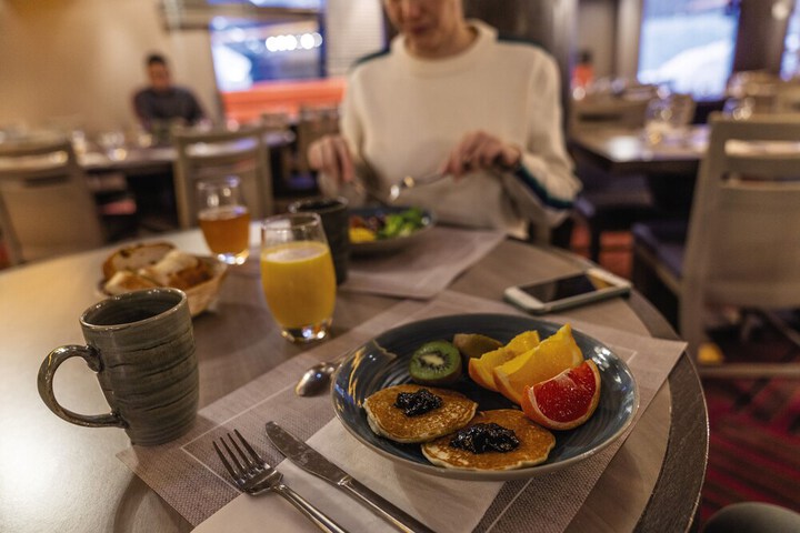 Dining 54 of 65