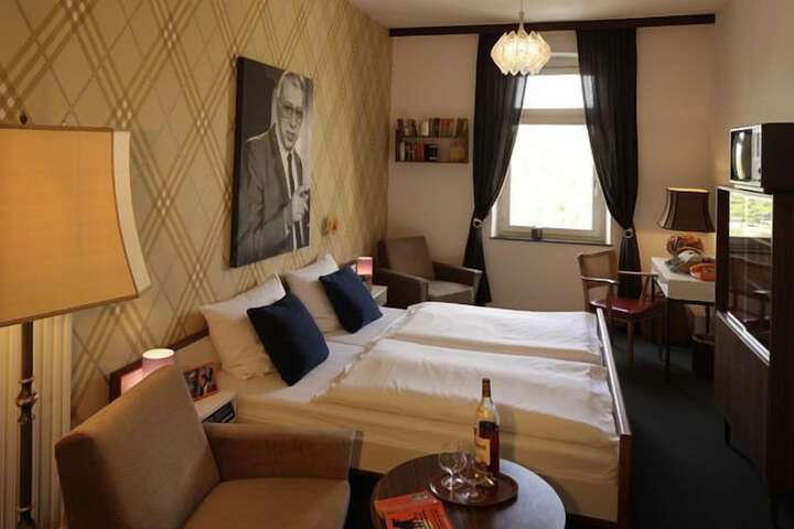 Room 7 of 42