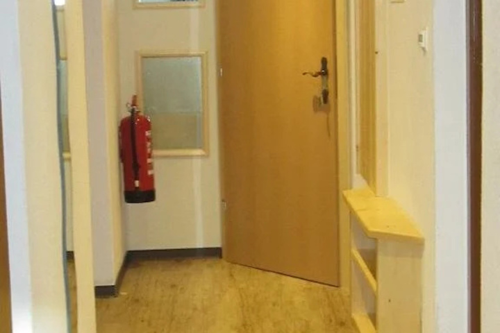 Room 10 of 12