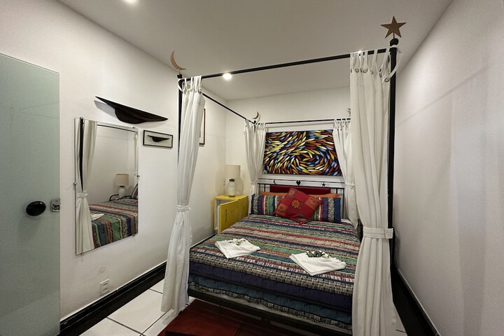 Room 10 of 180