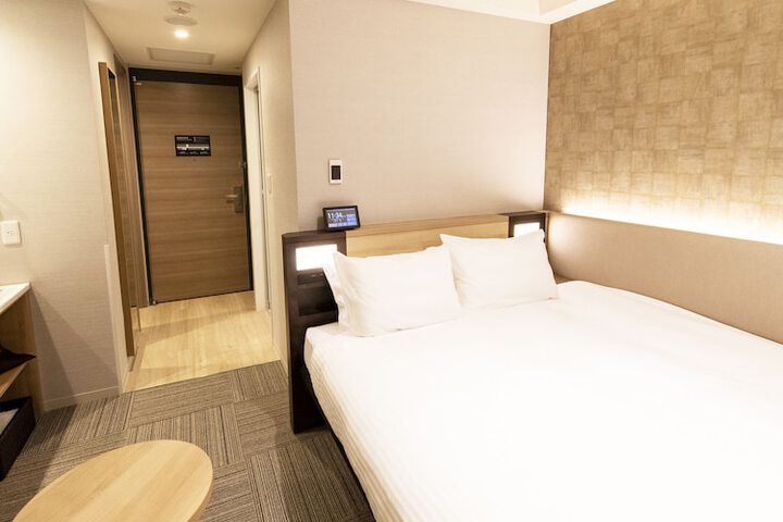 Room 13 of 40